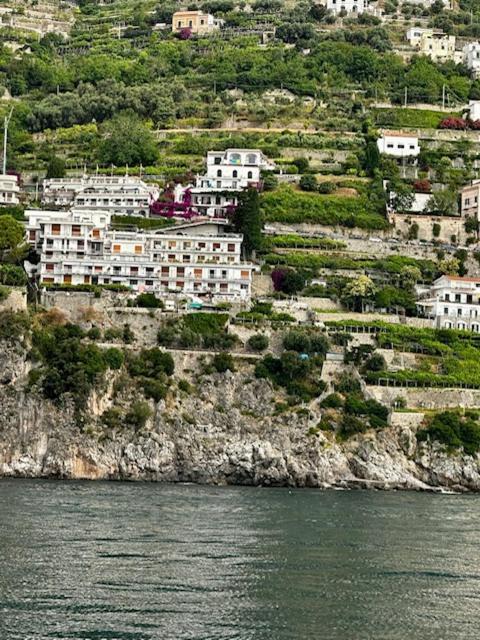 Appartamento Di Raphael Con Discesa Privata Al Mare Amalfi Extérieur photo