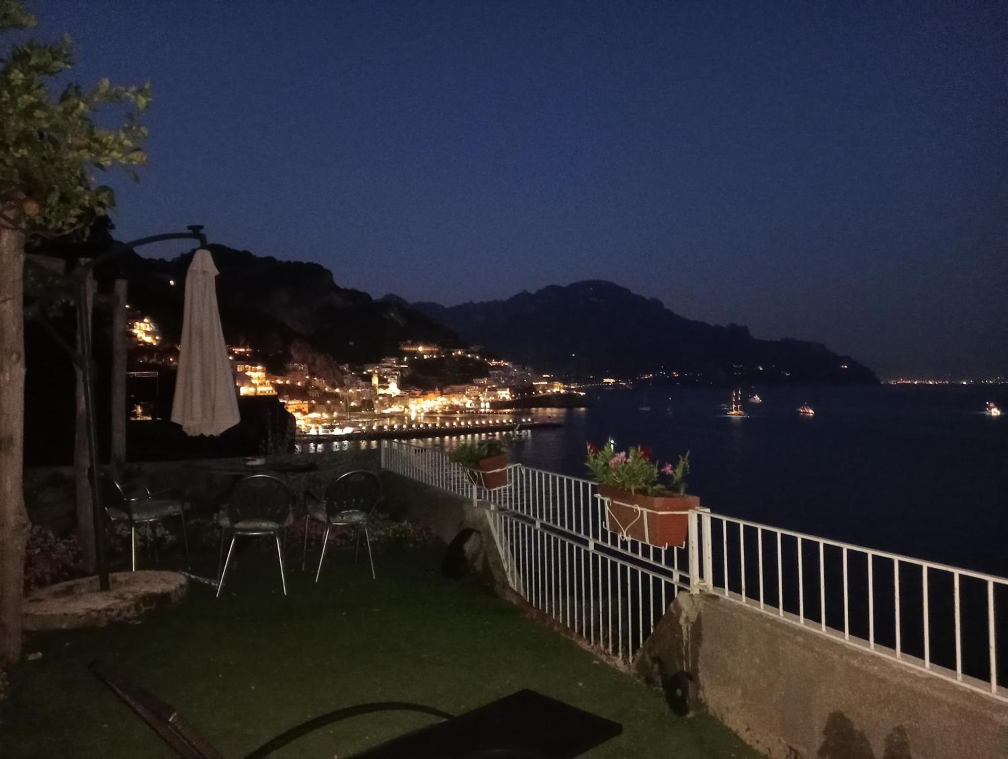 Appartamento Di Raphael Con Discesa Privata Al Mare Amalfi Extérieur photo