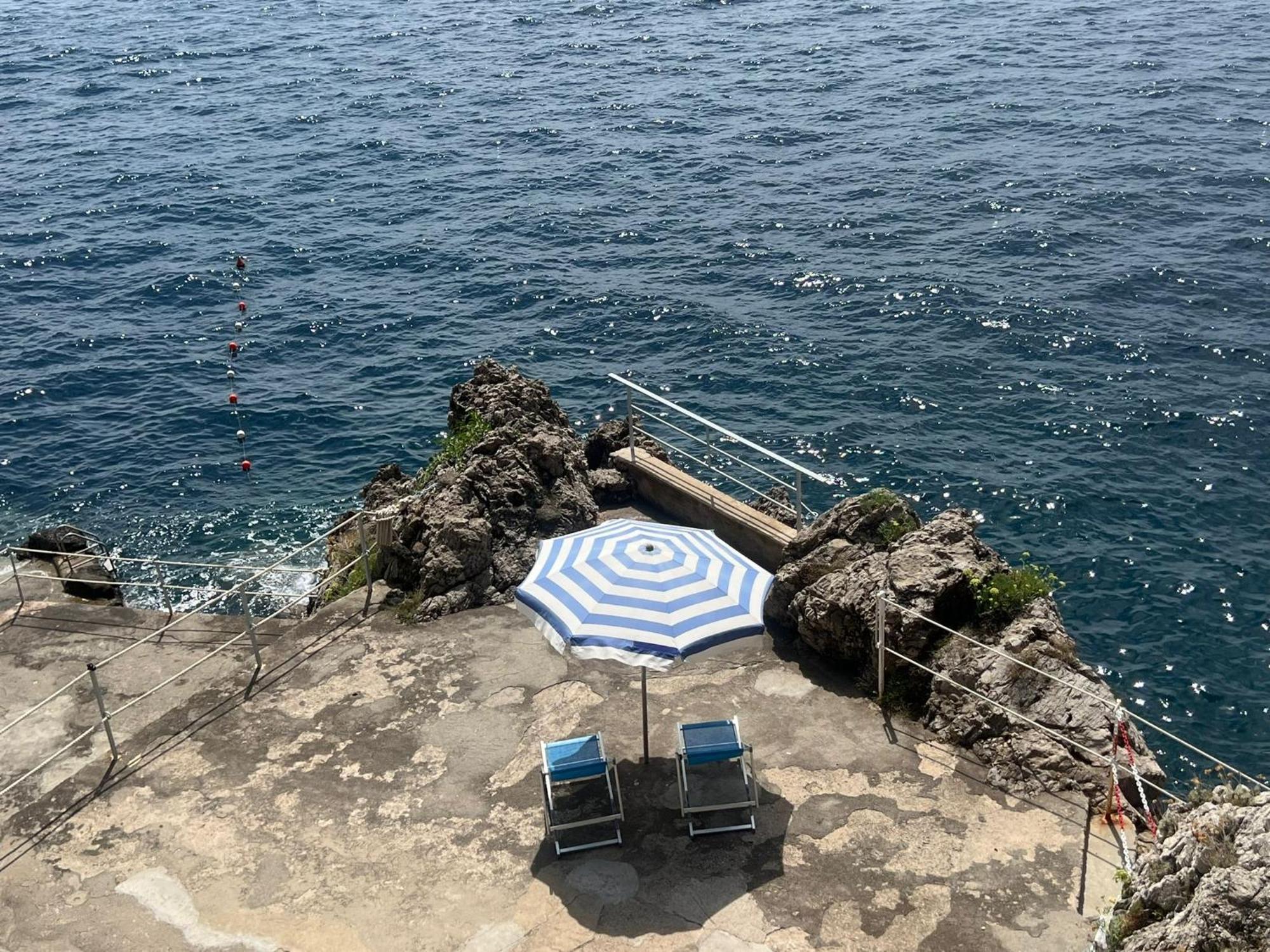 Appartamento Di Raphael Con Discesa Privata Al Mare Amalfi Extérieur photo